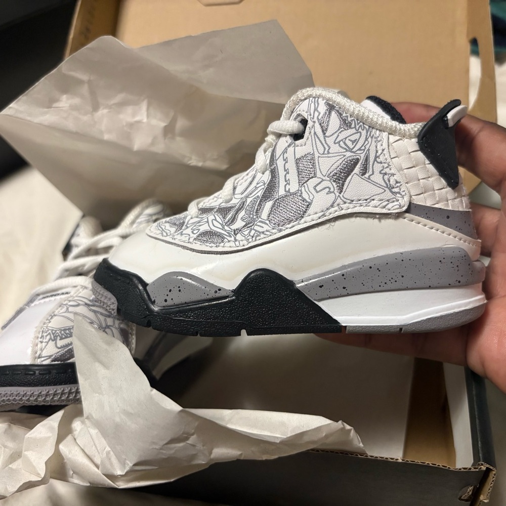 Jordan Dub Zero TD Kids White and Black Sneakers - size 5C